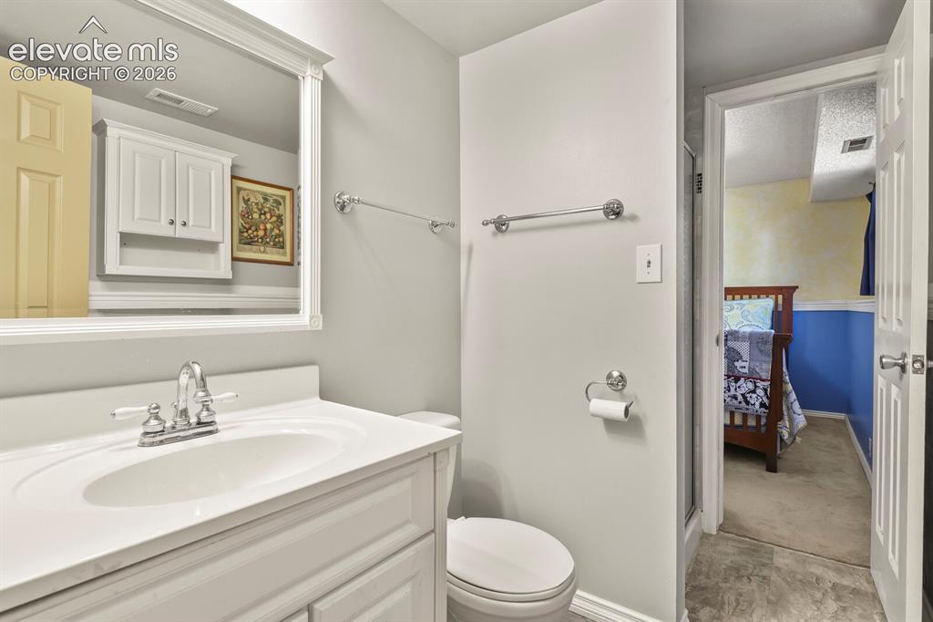 Image 33 of 48: Bathroom