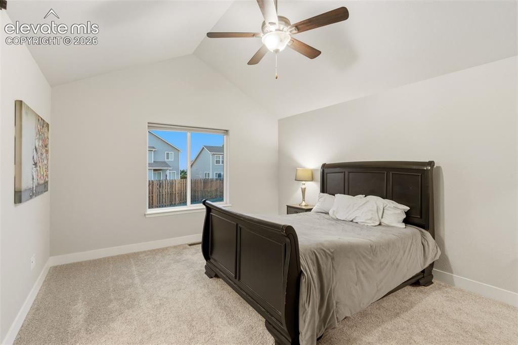 Image 10 of 32: Bedroom
