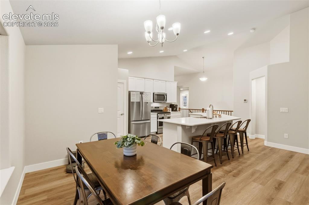 Image 5 of 32: Dining Area
