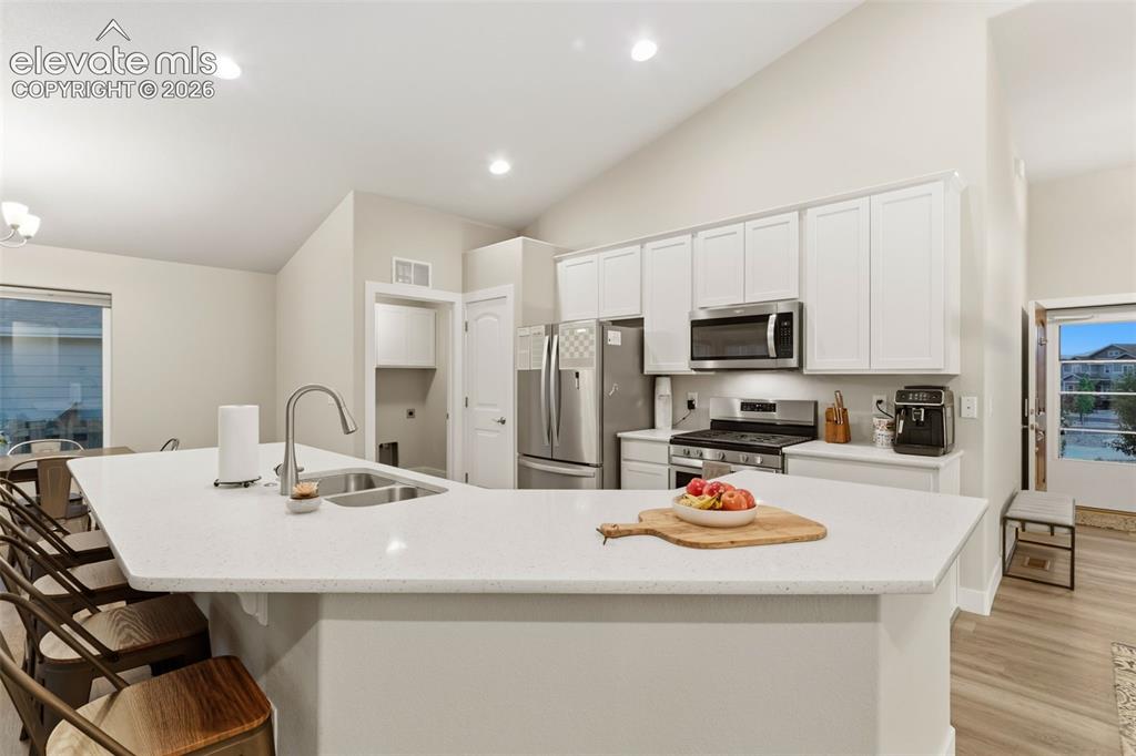 Image 6 of 32: Kitchen