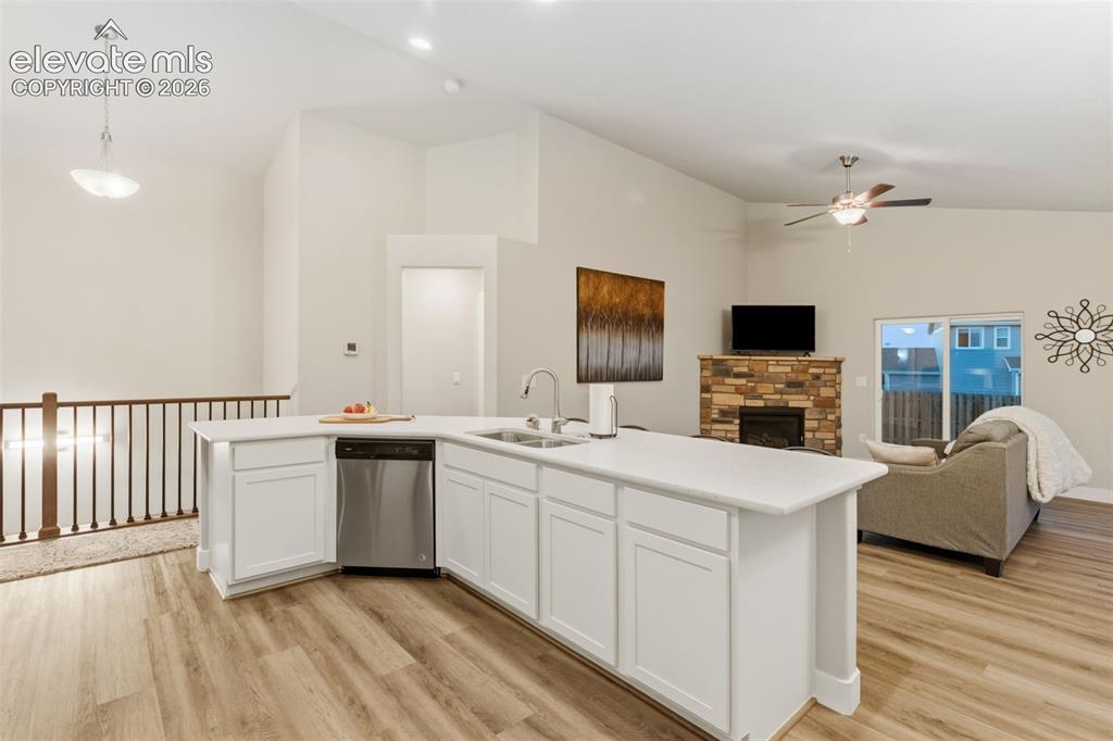 Image 8 of 32: Kitchen
