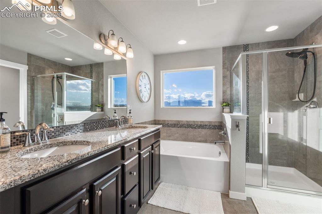 Image 19 of 42: Primary 5 Piece En Suite Attached 