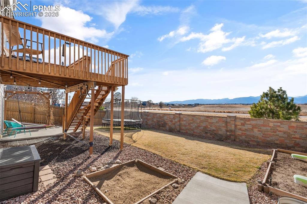 Image 40 of 42: Great Space for outdoor entertainment 