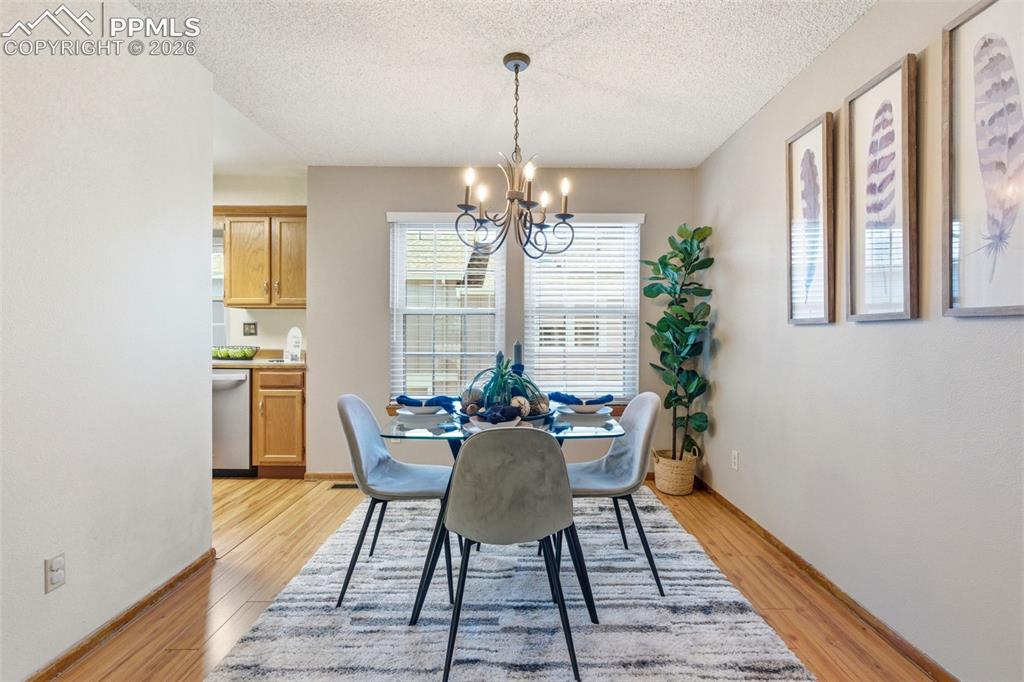 Image 13 of 47: Dining Area