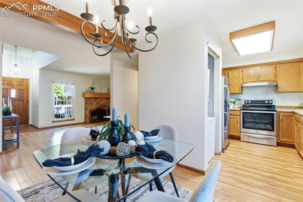 Image 14 of 47: Dining Area