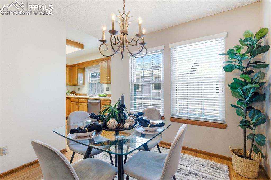Image 18 of 47: Dining Area