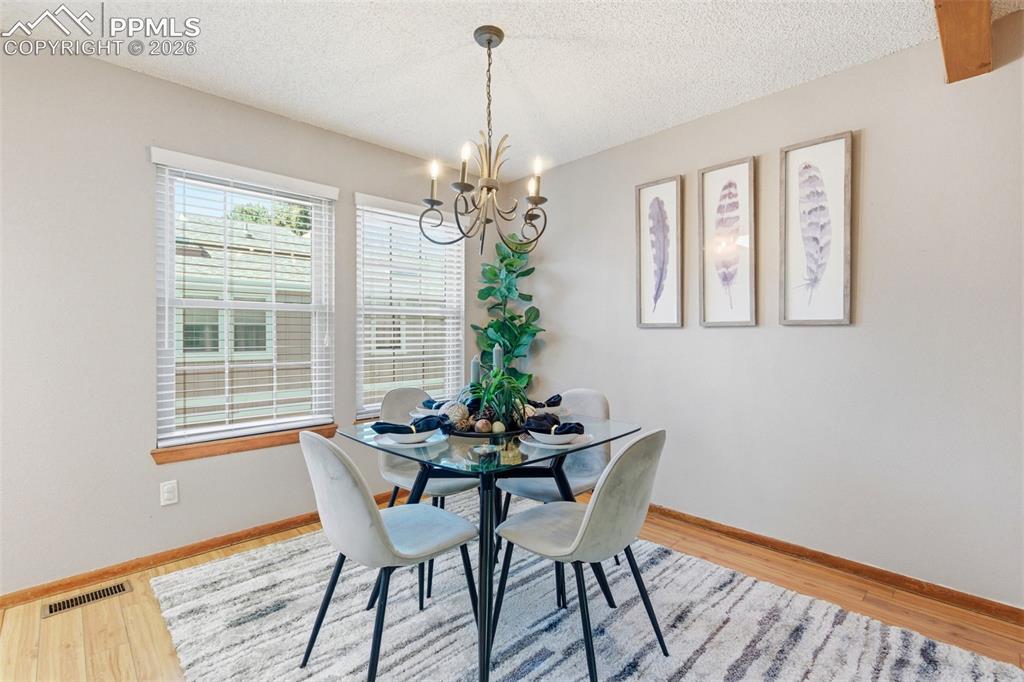 Image 19 of 47: Dining Area