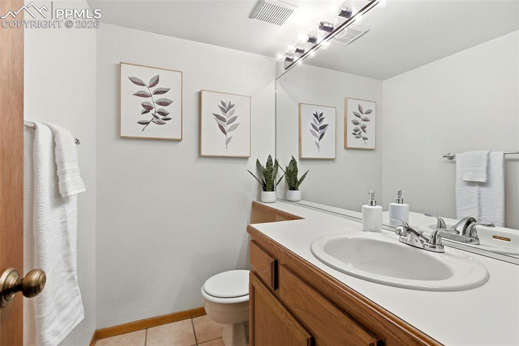 Image 20 of 47: Bathroom