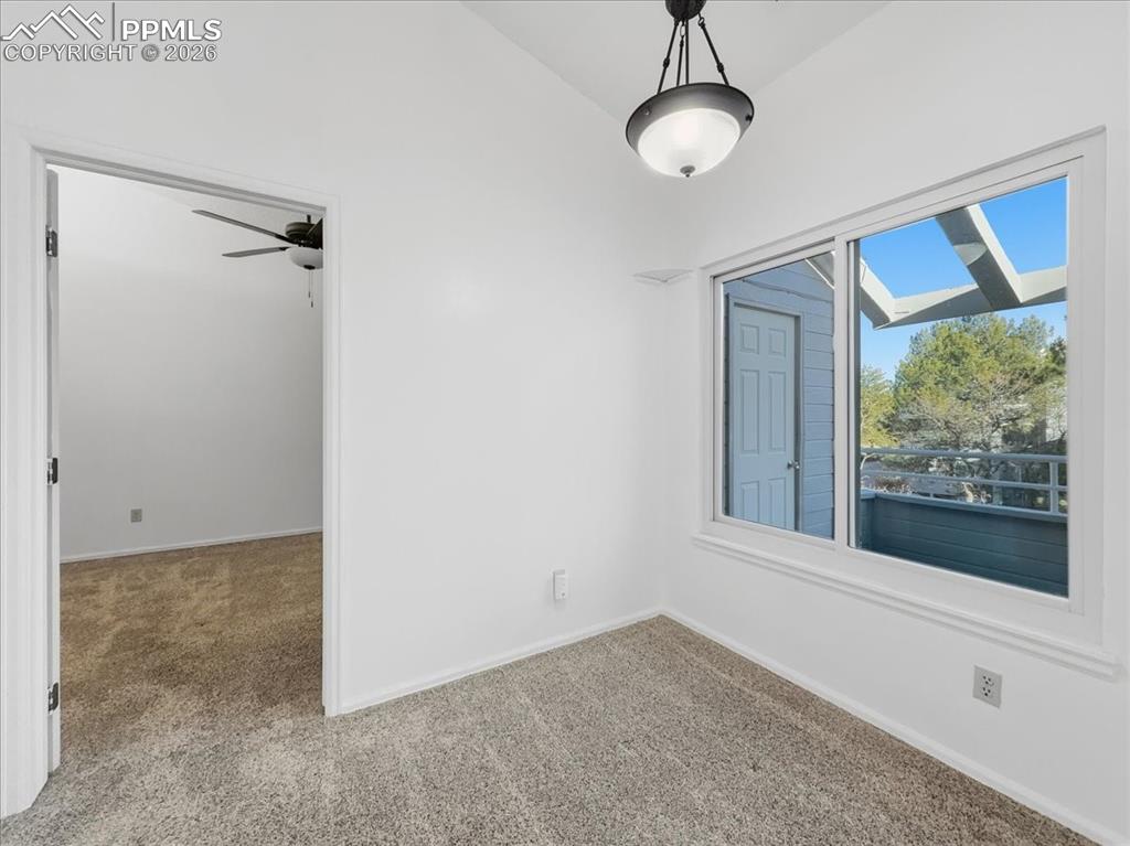 Image 11 of 25: Dining Area