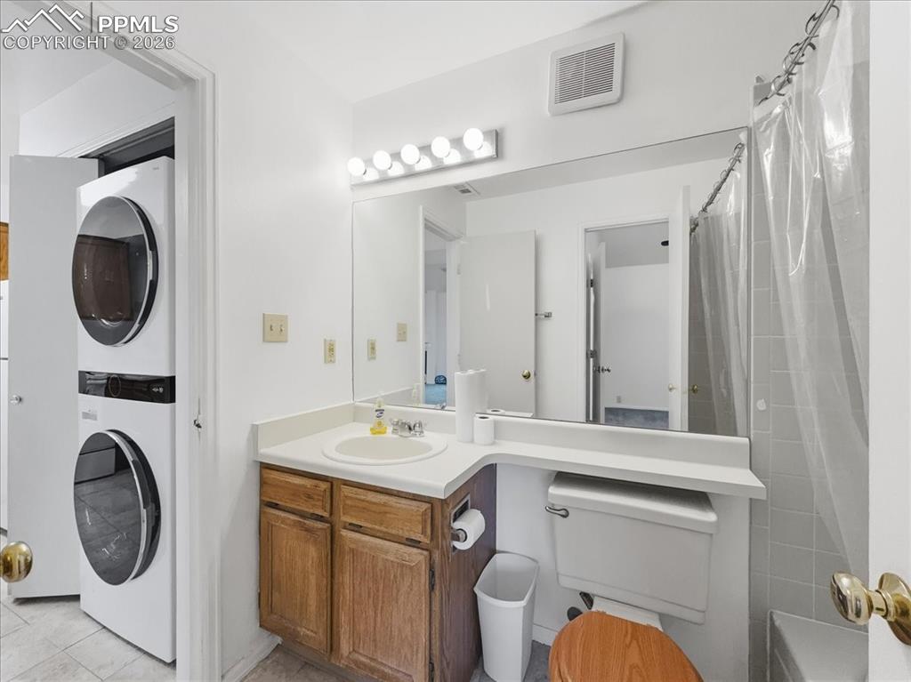 Image 17 of 25: Bathroom