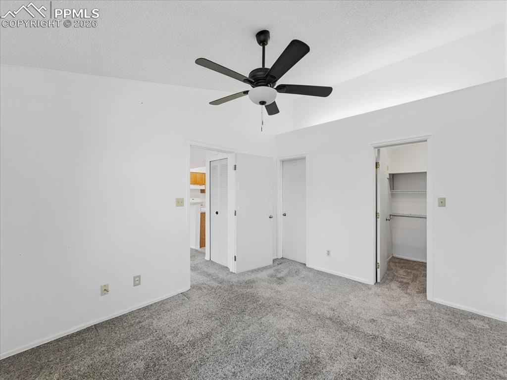 Image 20 of 25: Bedroom