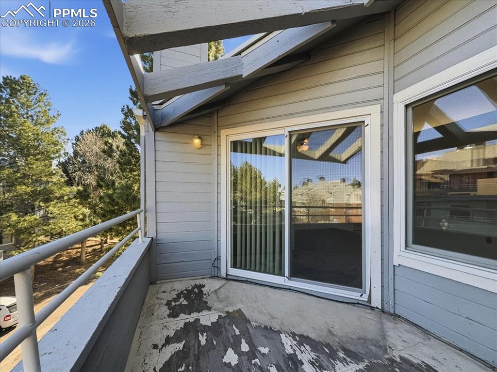 Image 23 of 25: Balcony