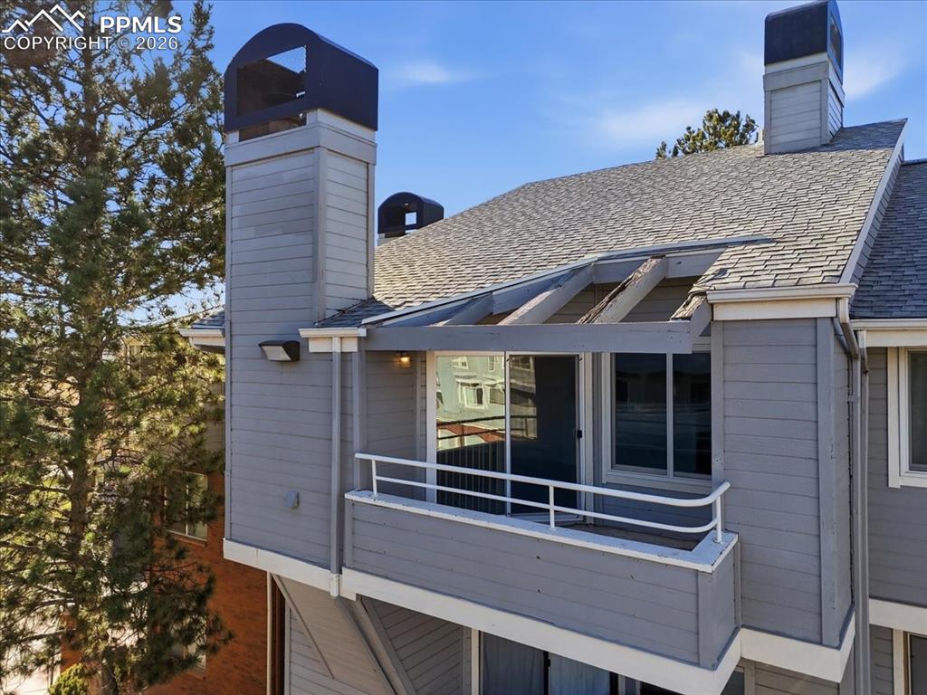 Image 5 of 25: Balcony