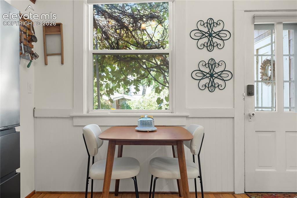 Image 10 of 42: Dining Area