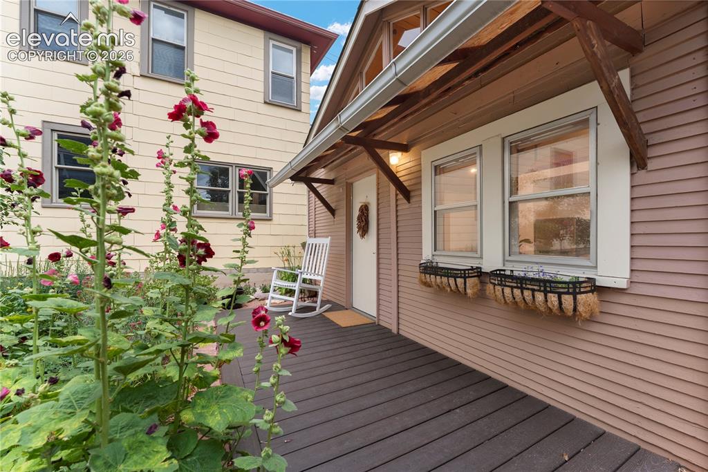 Image 21 of 42: Deck