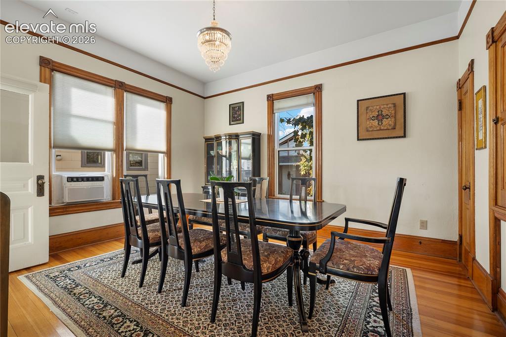 Image 7 of 42: Dining Area