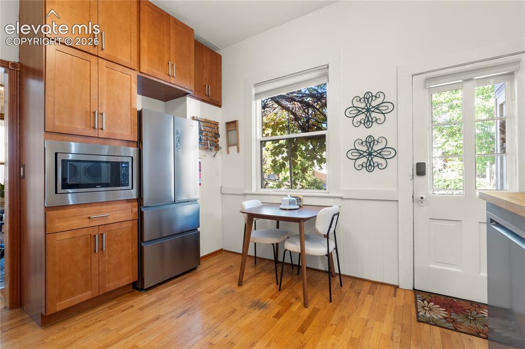 Image 9 of 42: Kitchen