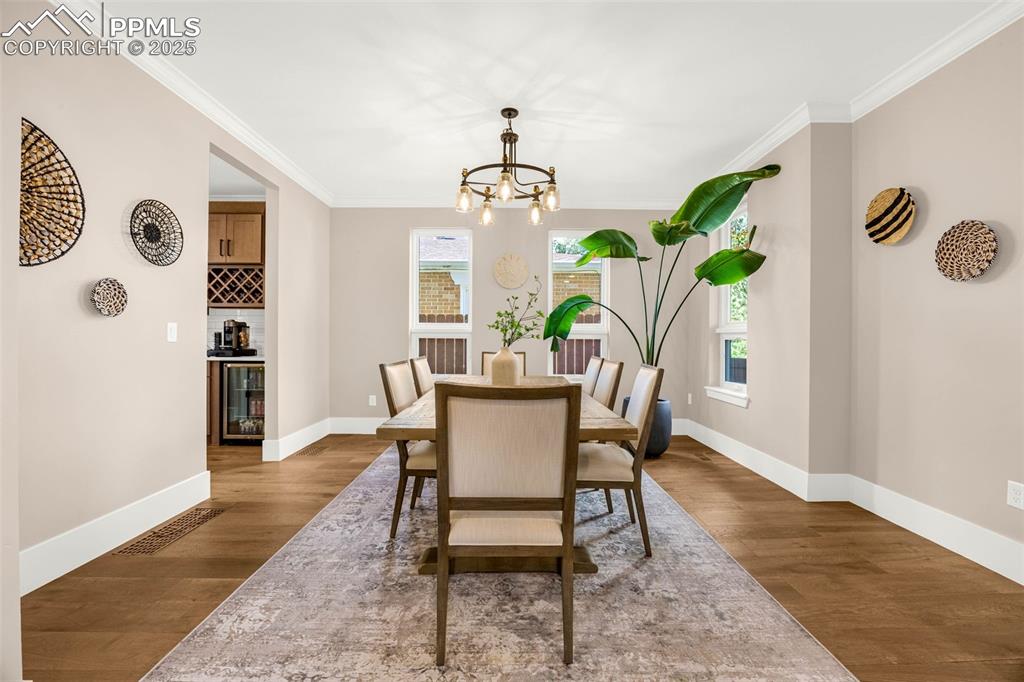 Image 4 of 47: Dining Area