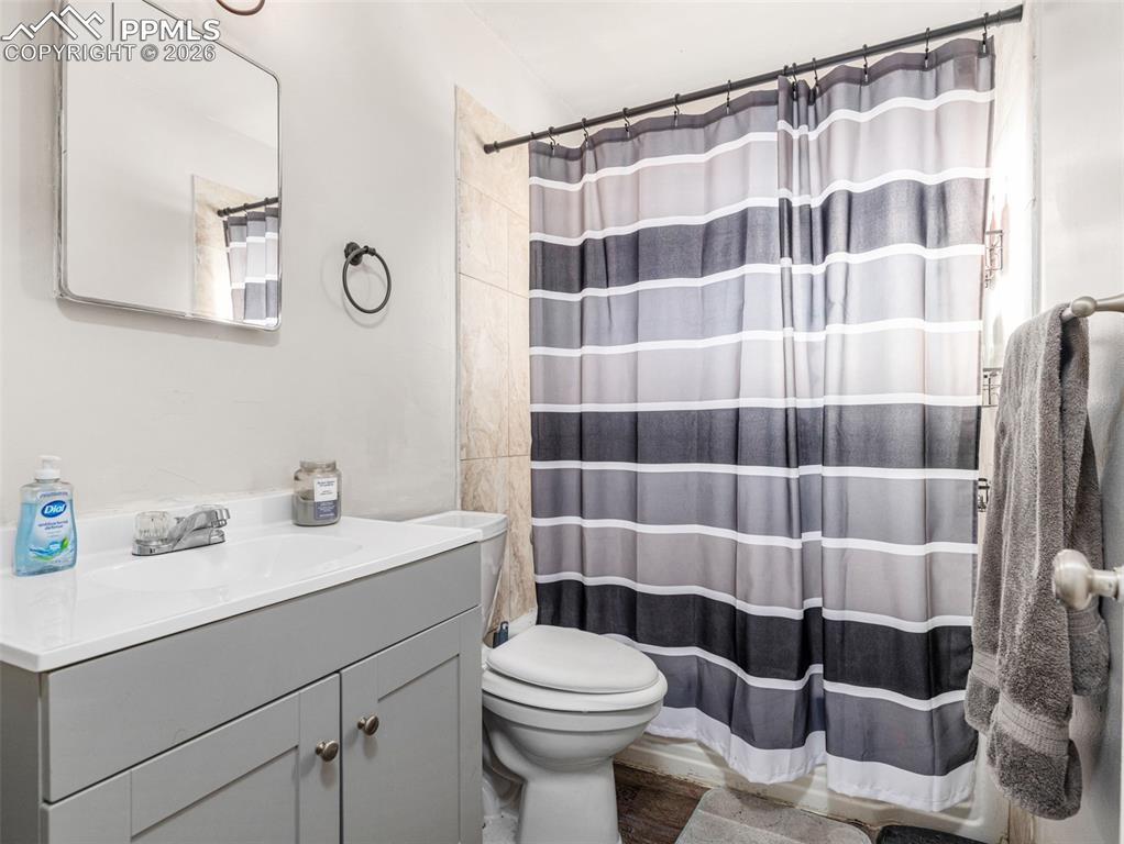 Image 11 of 20: Bathroom