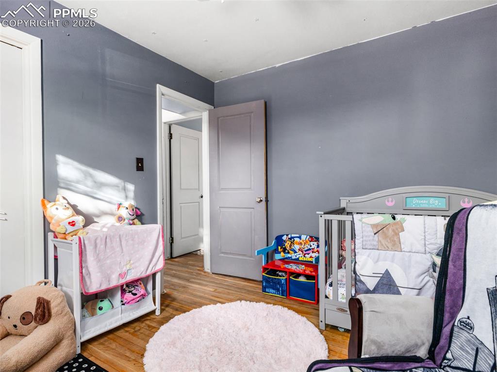 Image 13 of 20: Bedroom