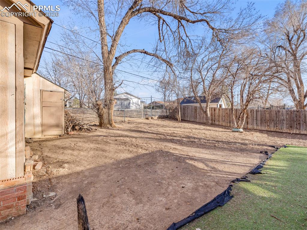 Image 19 of 20: Yard