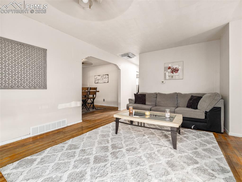 Image 3 of 20: Living Room