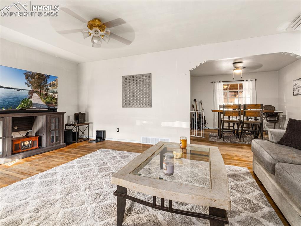 Image 5 of 20: Living Room