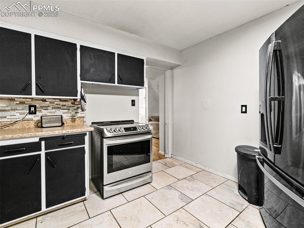 Image 9 of 20: Kitchen
