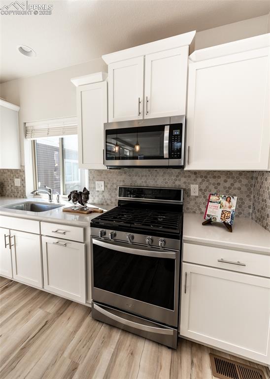 Image 11 of 37: Kitchen