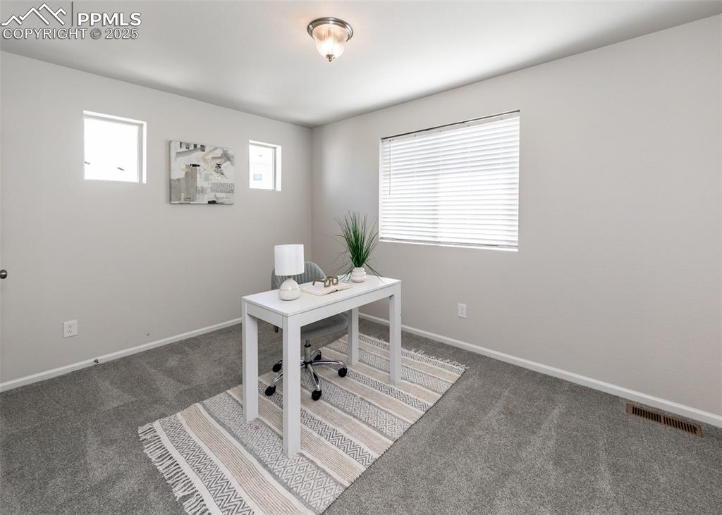 Image 23 of 37: Office