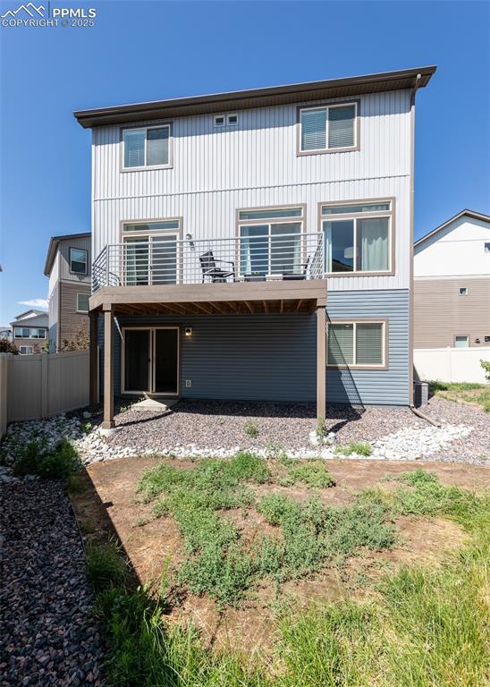 Image 35 of 37: Back of Structure