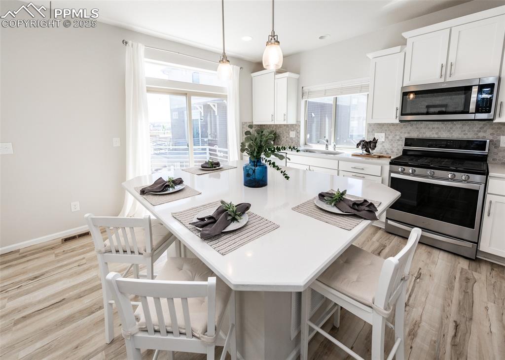 Image 8 of 37: Kitchen