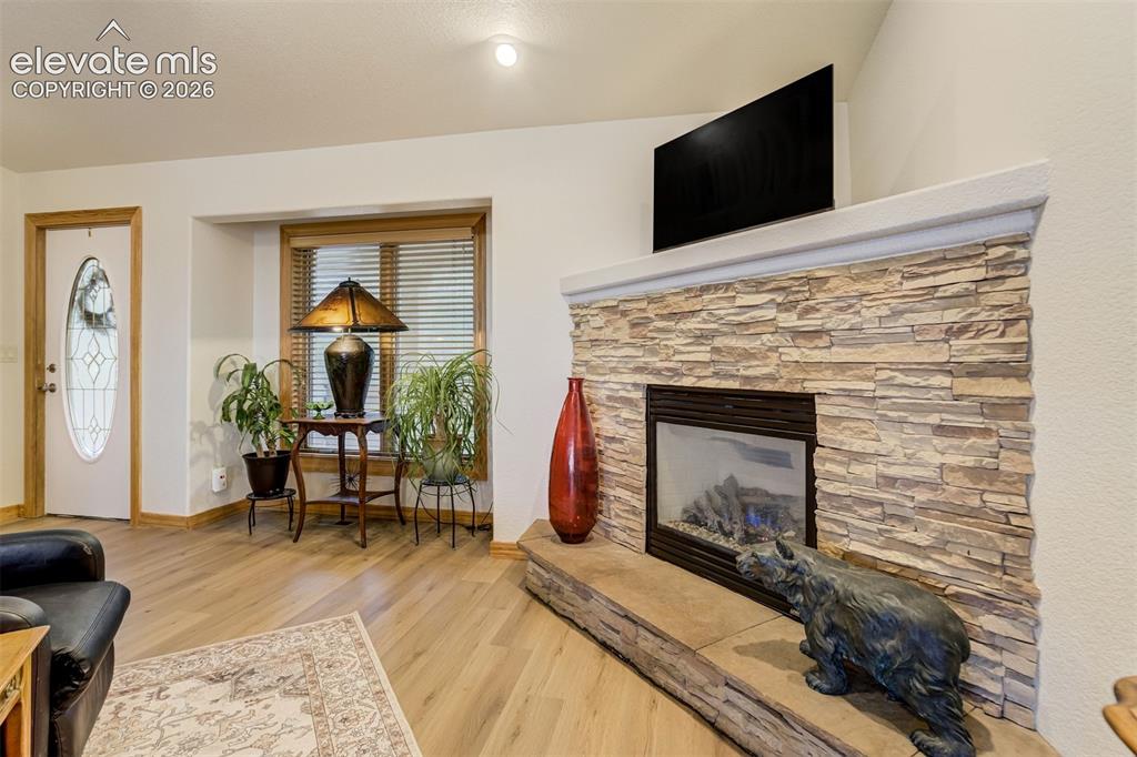 Image 11 of 50: Living Room
