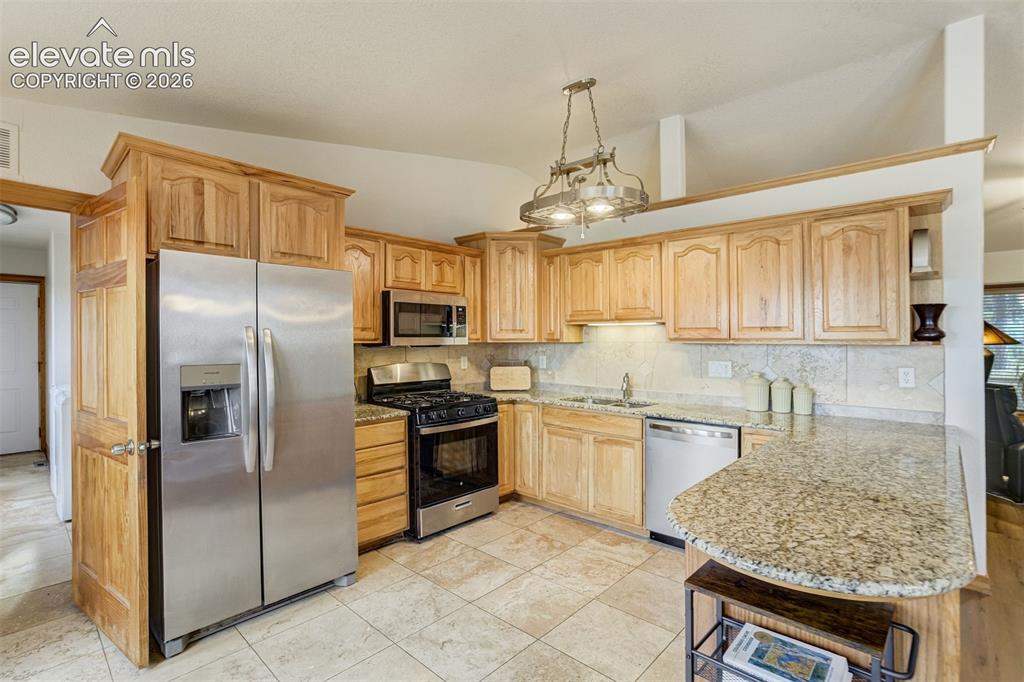 Image 17 of 50: Kitchen