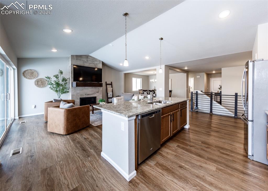 Image 13 of 48: Kitchen