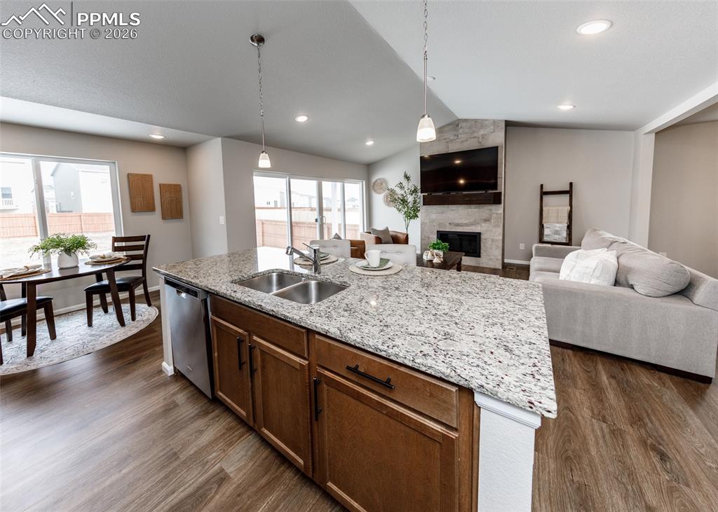 Image 15 of 48: Kitchen