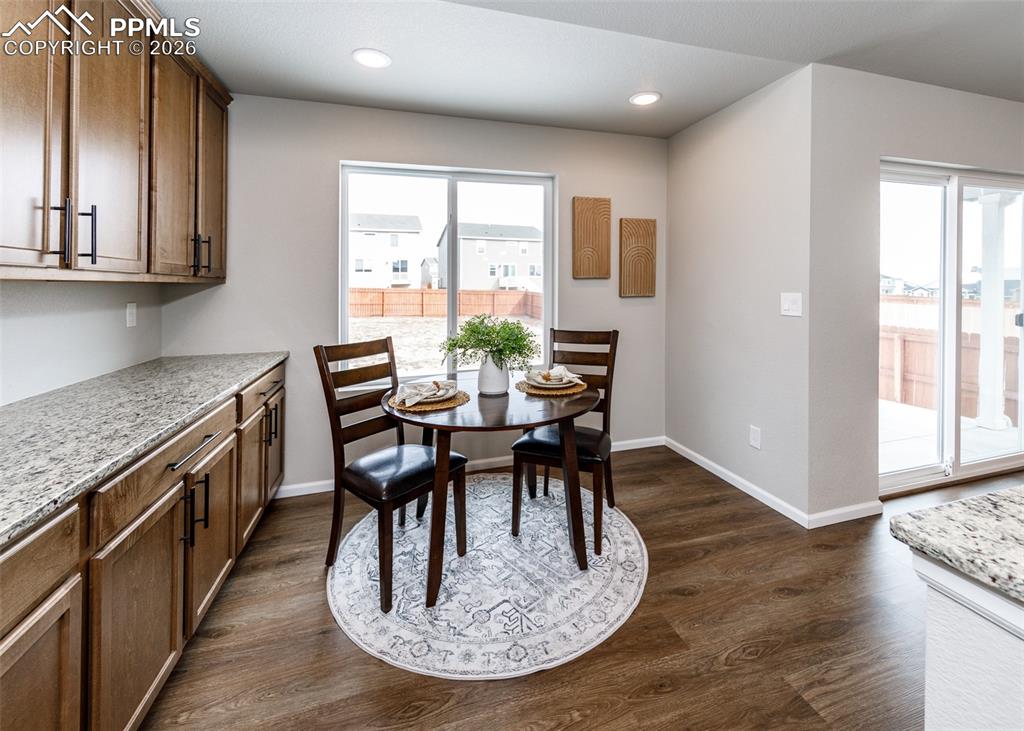 Image 16 of 48: Dining Area