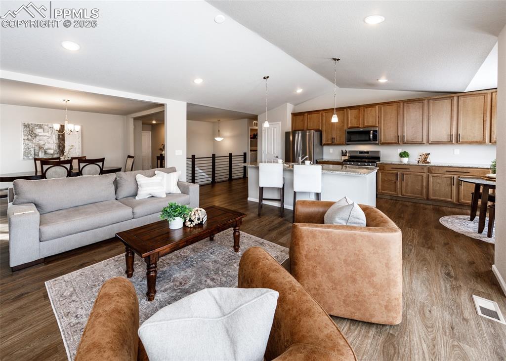 Image 19 of 48: Living Room