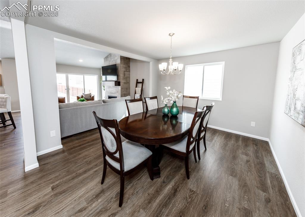 Image 23 of 48: Dining Area