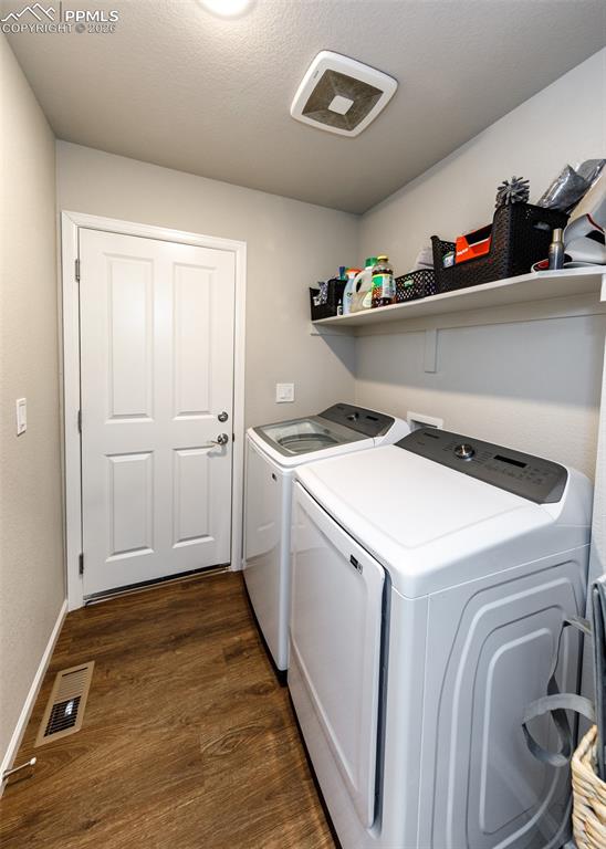 Image 32 of 48: Laundry