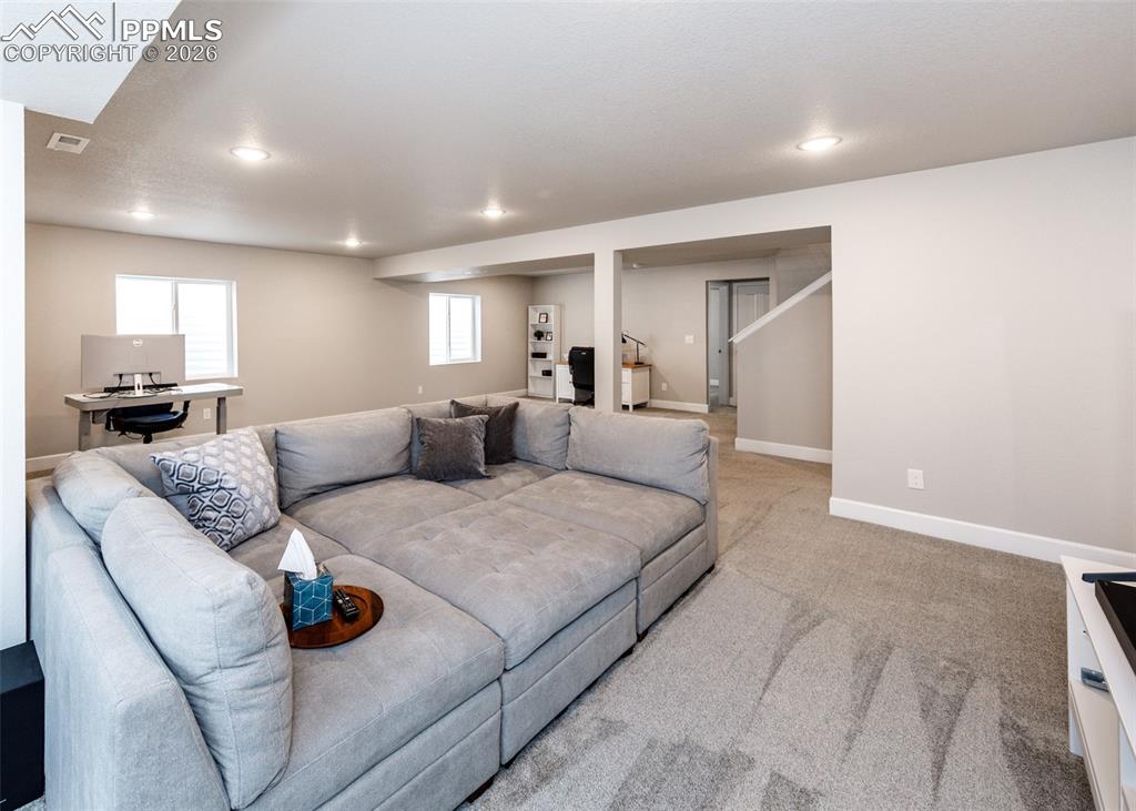 Image 41 of 48: Living Room