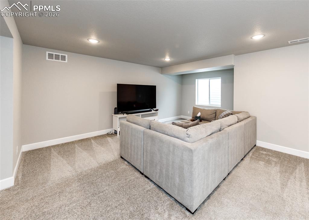 Image 42 of 48: Living Room