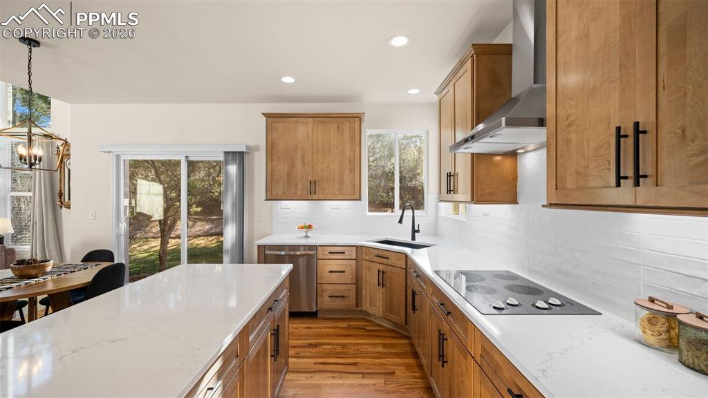 Image 19 of 48: Kitchen