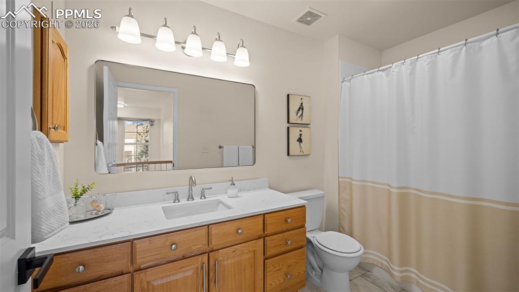 Image 27 of 48: Bathroom