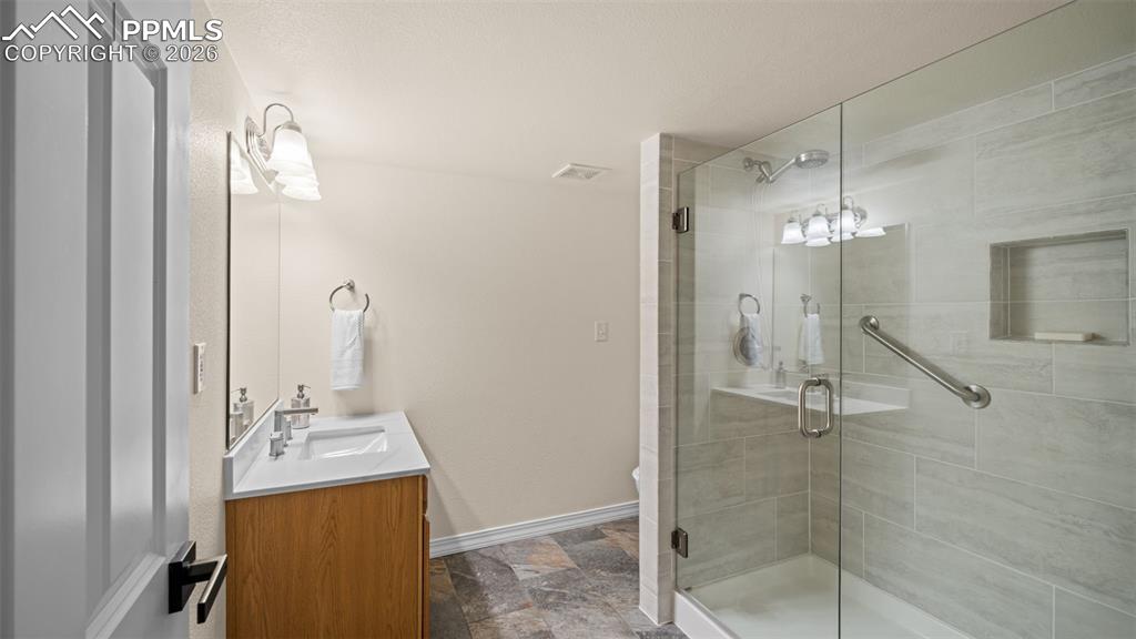 Image 33 of 48: Bathroom