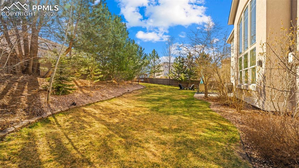 Image 41 of 48: Yard