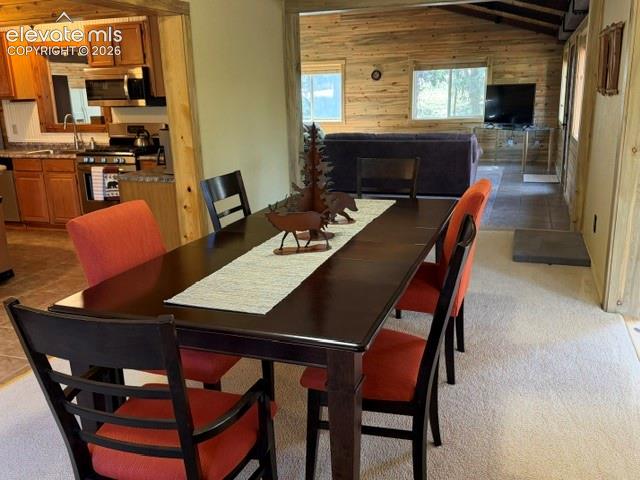 Image 17 of 38: Dining Area
