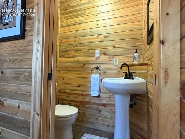 Image 19 of 38: Bathroom