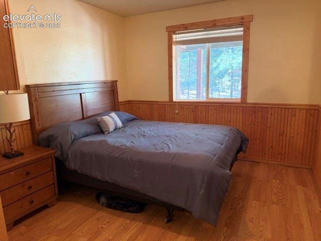 Image 22 of 38: Bedroom