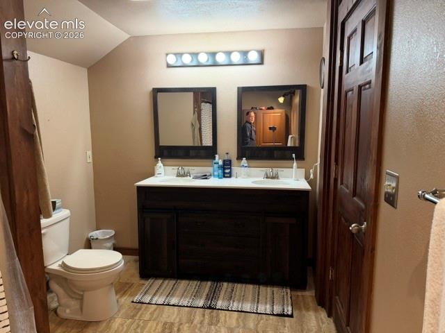 Image 25 of 38: Bathroom